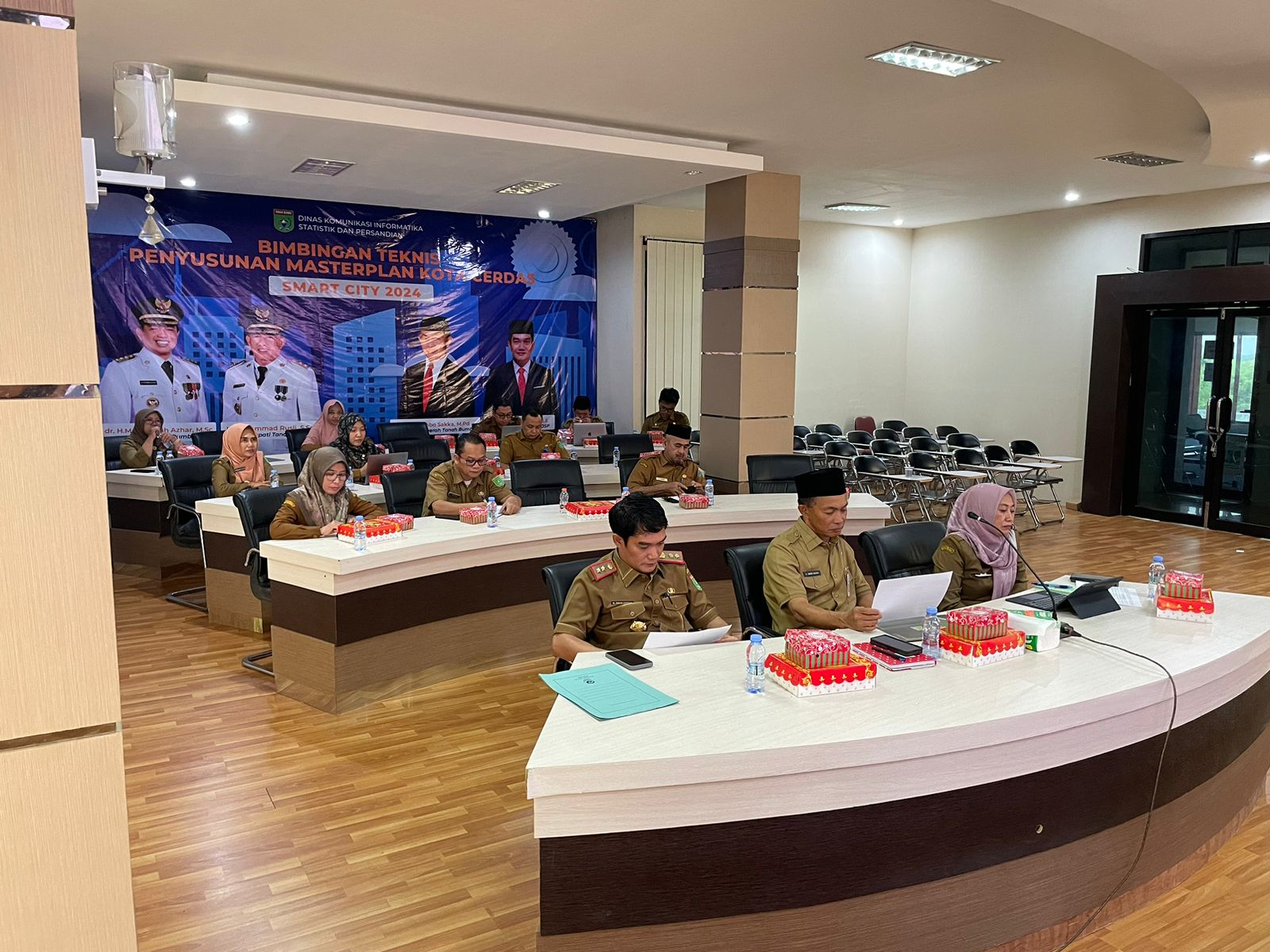 Inspektorat Daerah Kabupaten Tanah Bumbu Ikuti Rapat Daring Bersama KPK Terkait Survei Penilaian Integritas (SPI) Tahun 2024 Di Ruang Rapat DLR Lantai 4 Kantor Bupati Selasa, 20 Agustus 2024